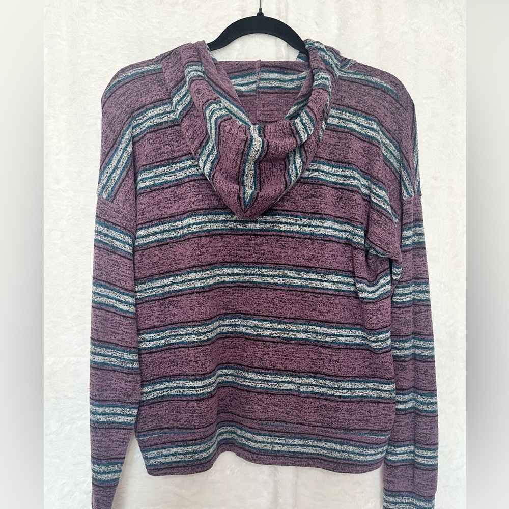 |Sold|  🌻4/$15🌻   •Baja style hoodie• - Picture 2 of 4